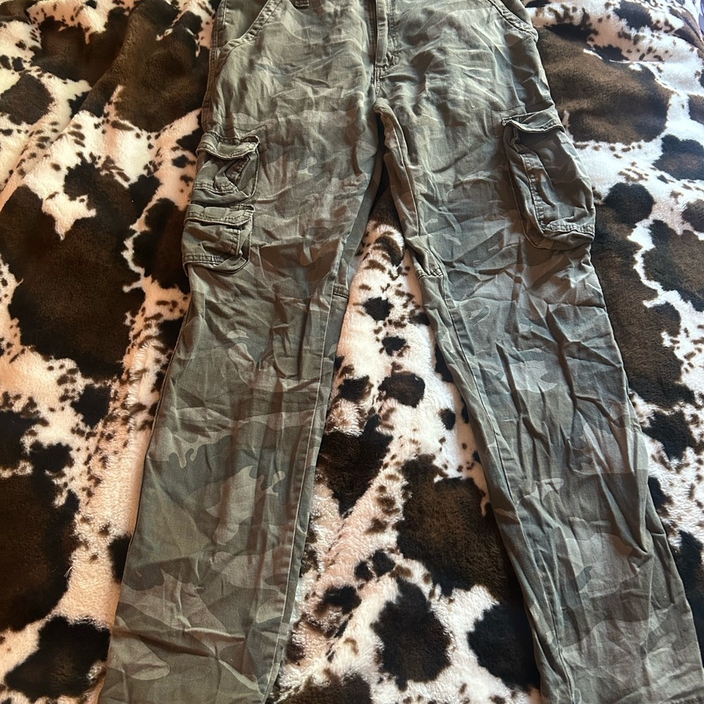 32x32 wrangler camo cargo pants
